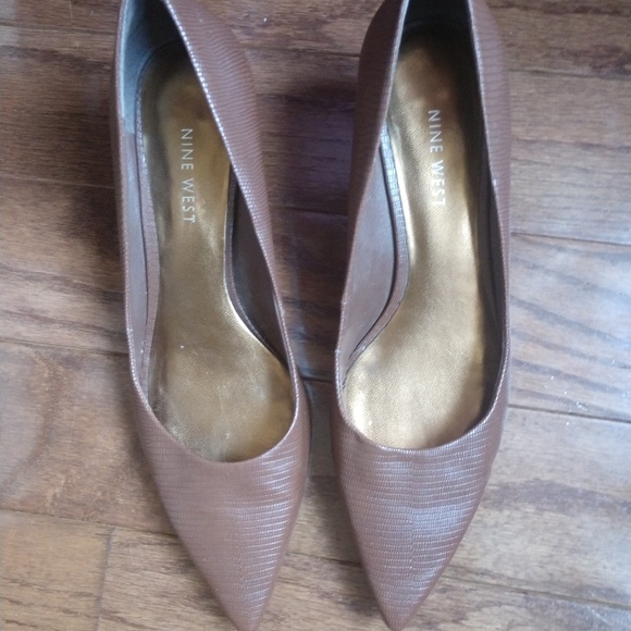 Nine West brown textured kitten heels - Picture 1 of 3